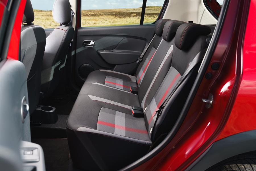 Интерьер Dacia Sandero Stepway Techroad 2019 года  (UK) (фото 30 из 35)